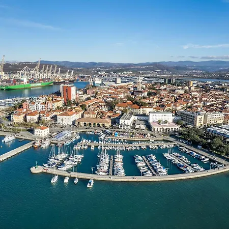 Nobile In The Historic Town - Happy Koper