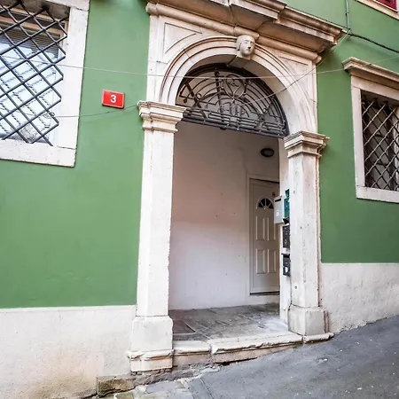 Nobile In The Historic Town - Happy * Koper
