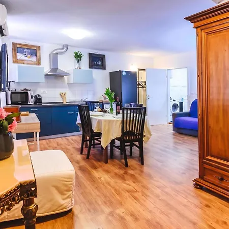 Apartman Nobile In The Historic Town - Happy