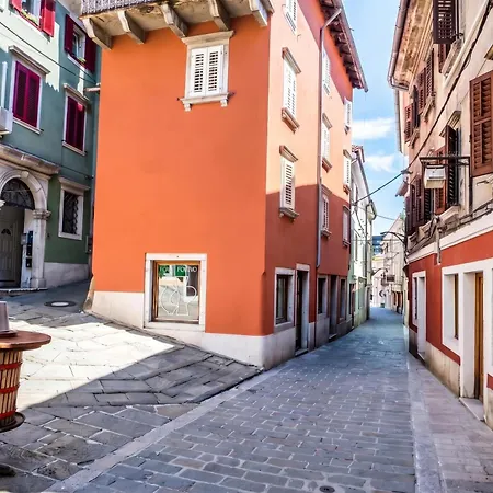 Apartman Nobile In The Historic Town - Happy